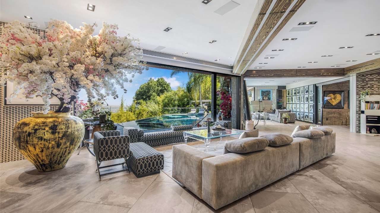 Photo of Others in Hollywood Hills West