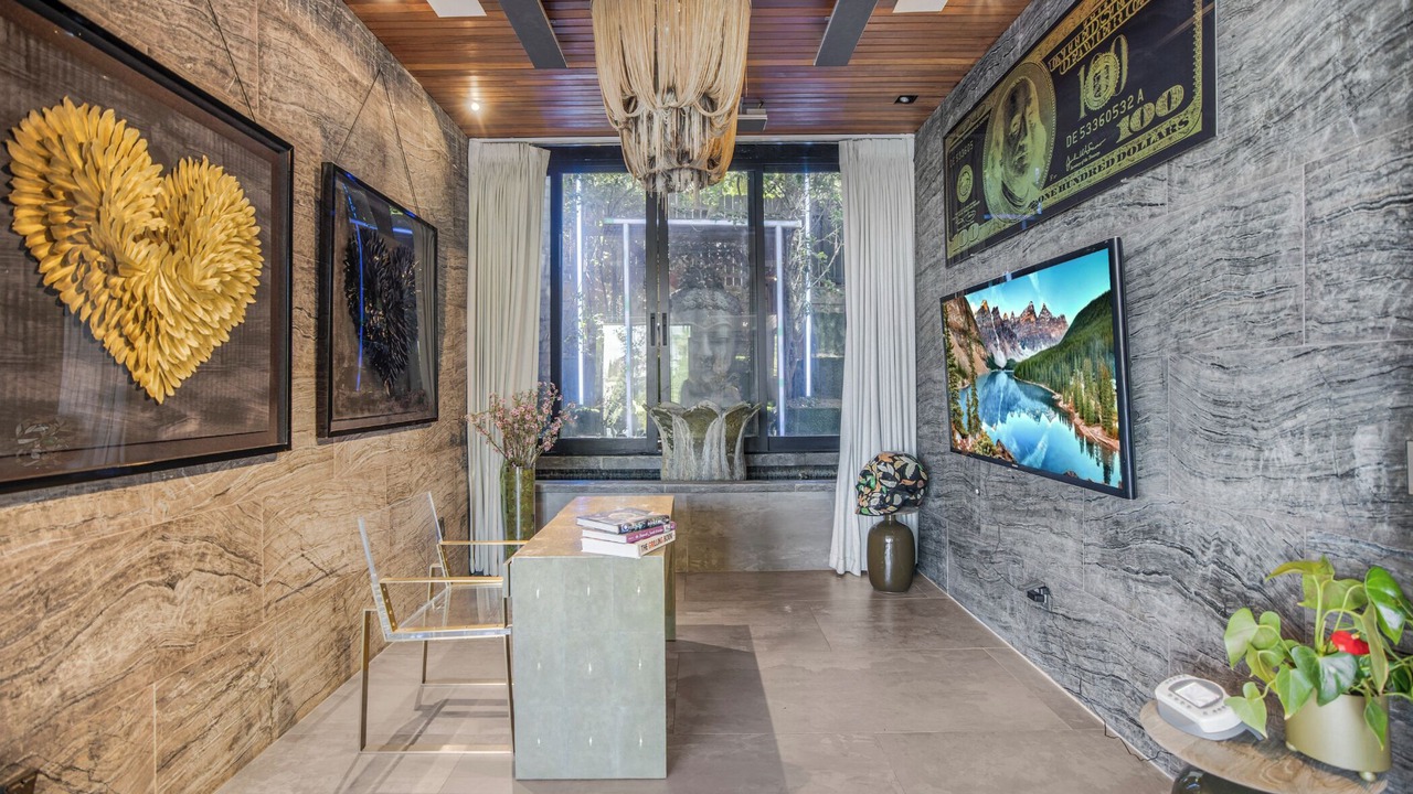 Photo of Others in Hollywood Hills West