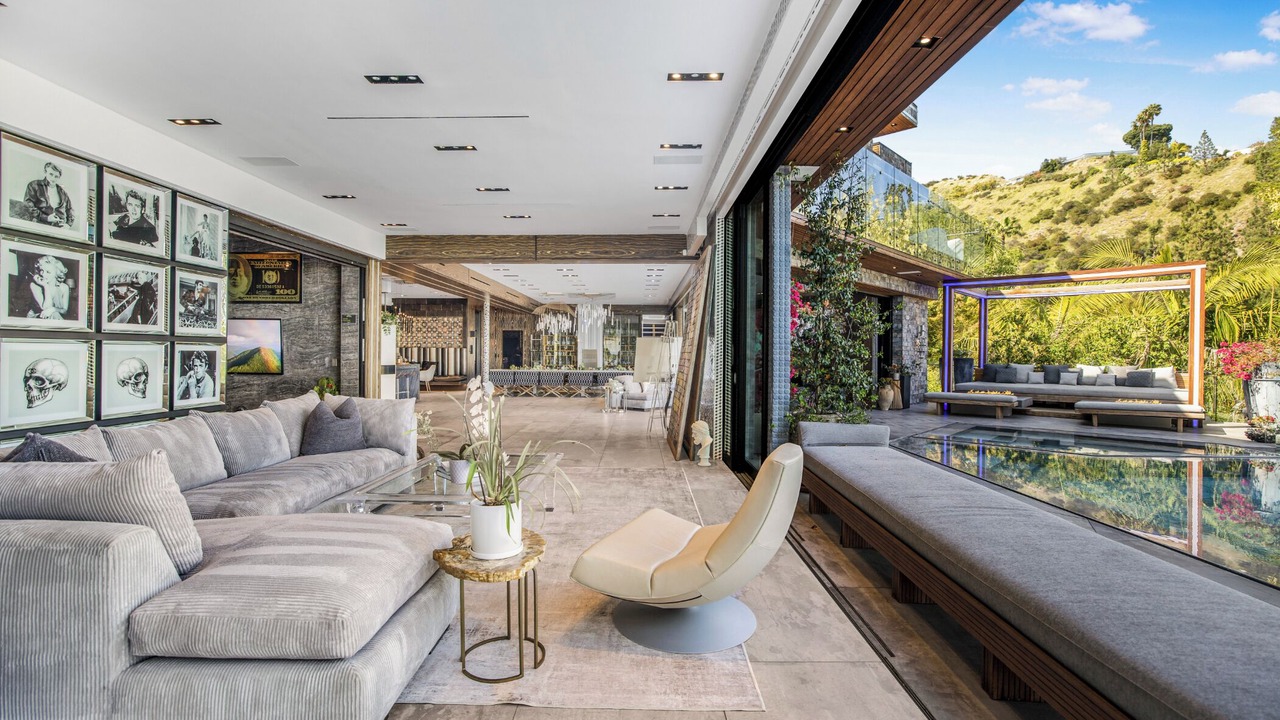 Photo of Outdoor in Hollywood Hills West