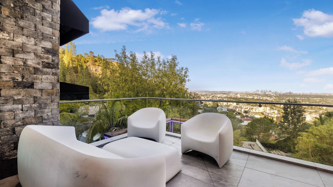 Photo of Outdoor in Hollywood Hills West
