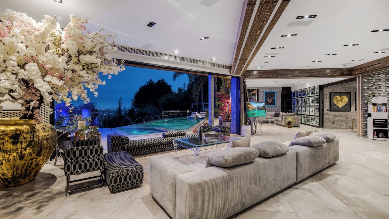 Photo of Outdoor in Hollywood Hills West