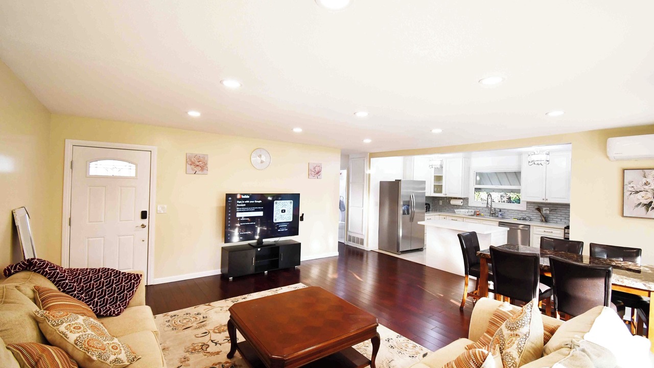 Photo of Livingroom in Canoga Park