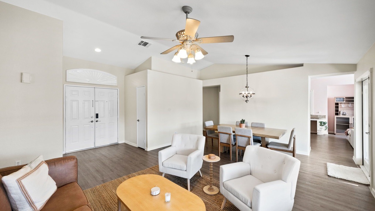 Photo of Livingroom in Palm Desert
