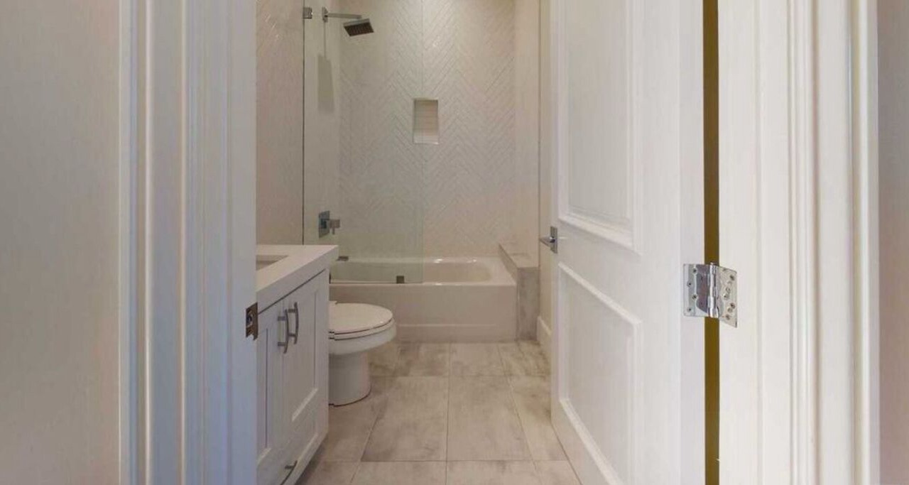 Photo of Bathroom in Tarzana