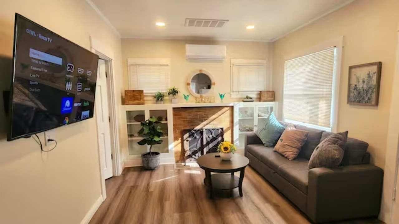Photo of Livingroom in North Central