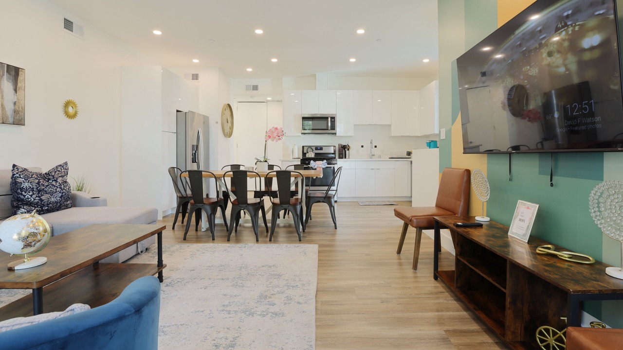 Photo of Livingroom in Harbor Gateway South