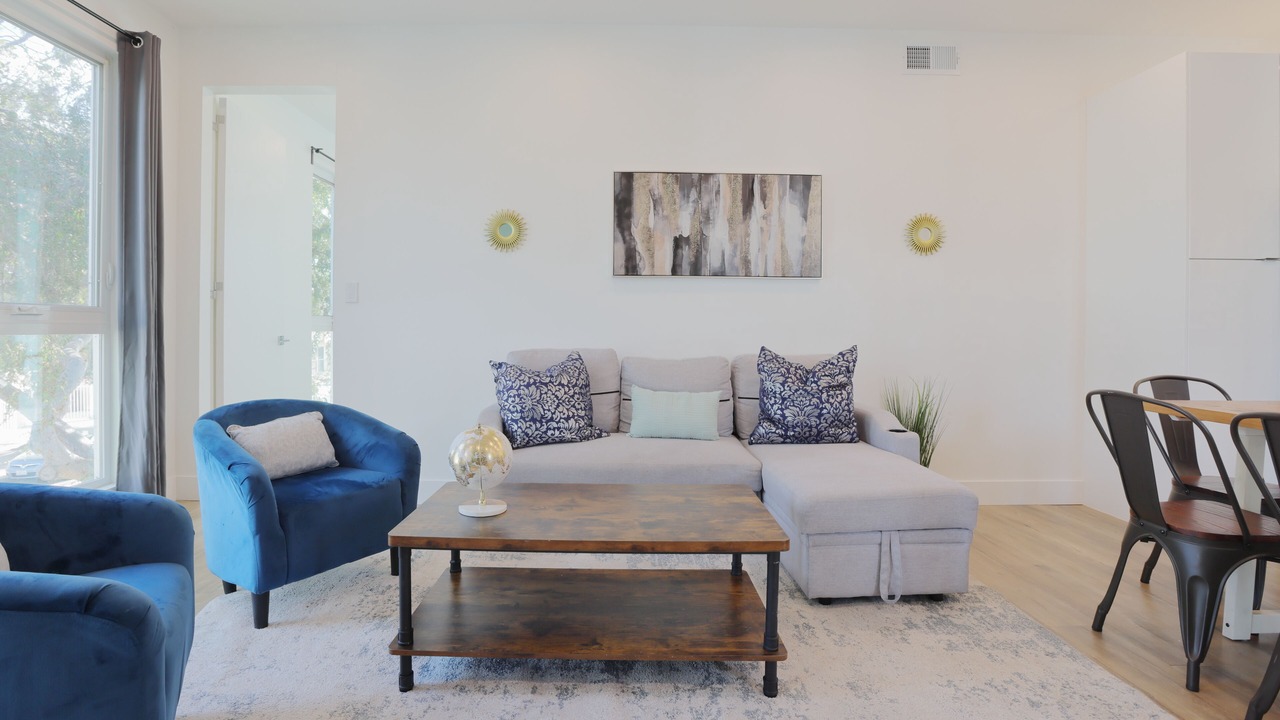 Photo of Livingroom in Harbor Gateway South