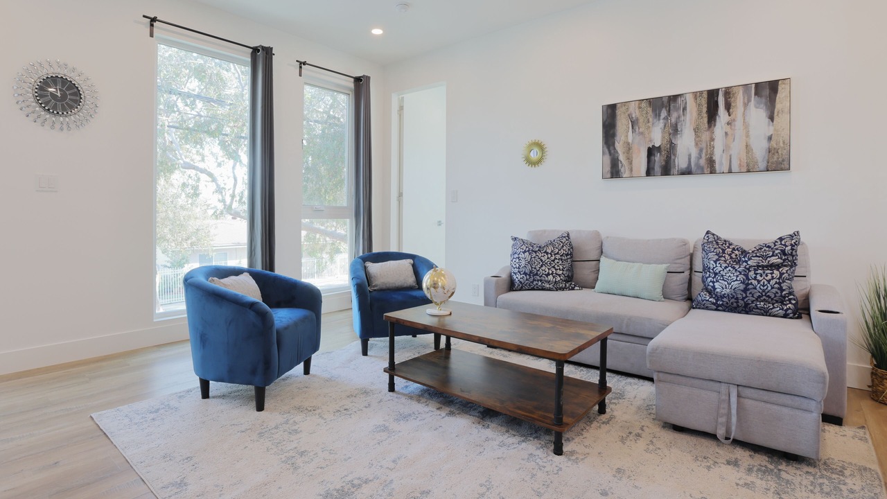 Photo of Livingroom in Harbor Gateway South