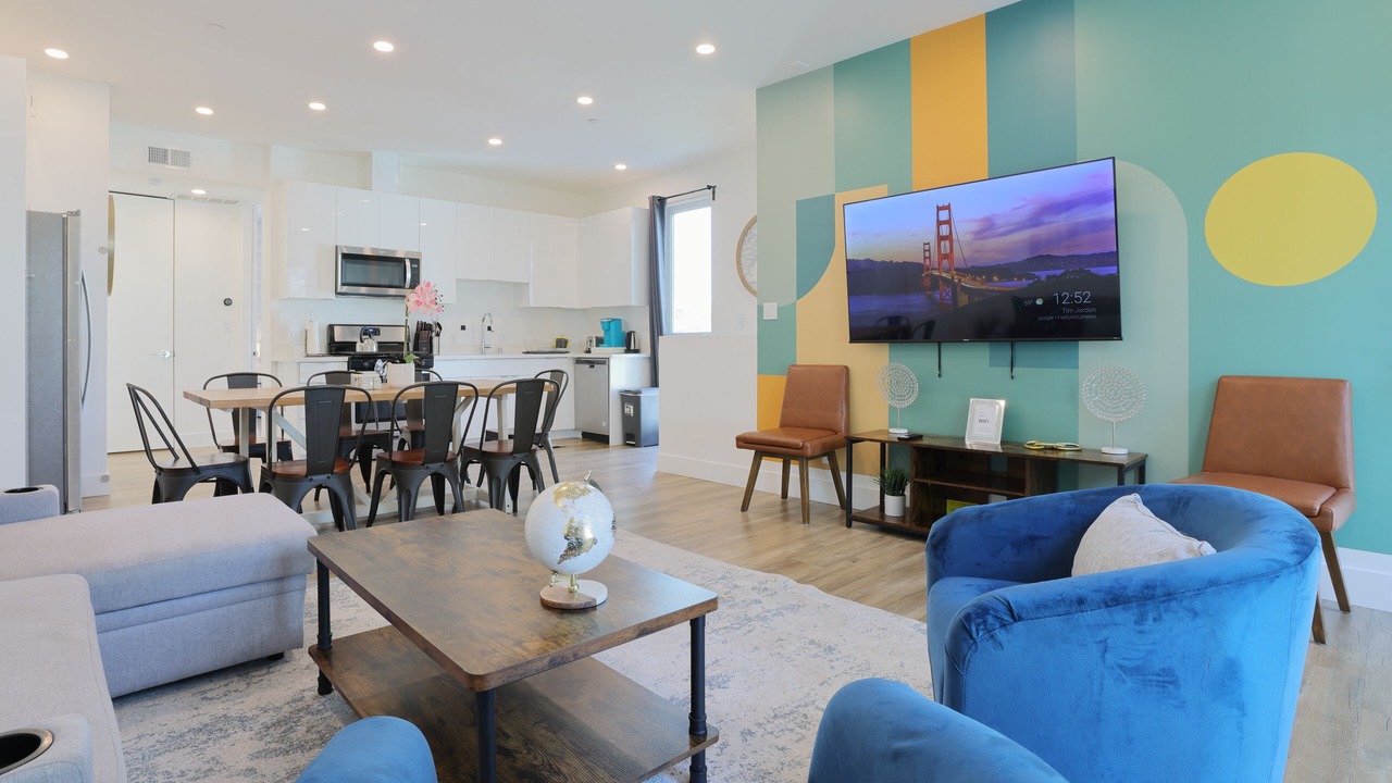 Photo of Livingroom in Harbor Gateway South