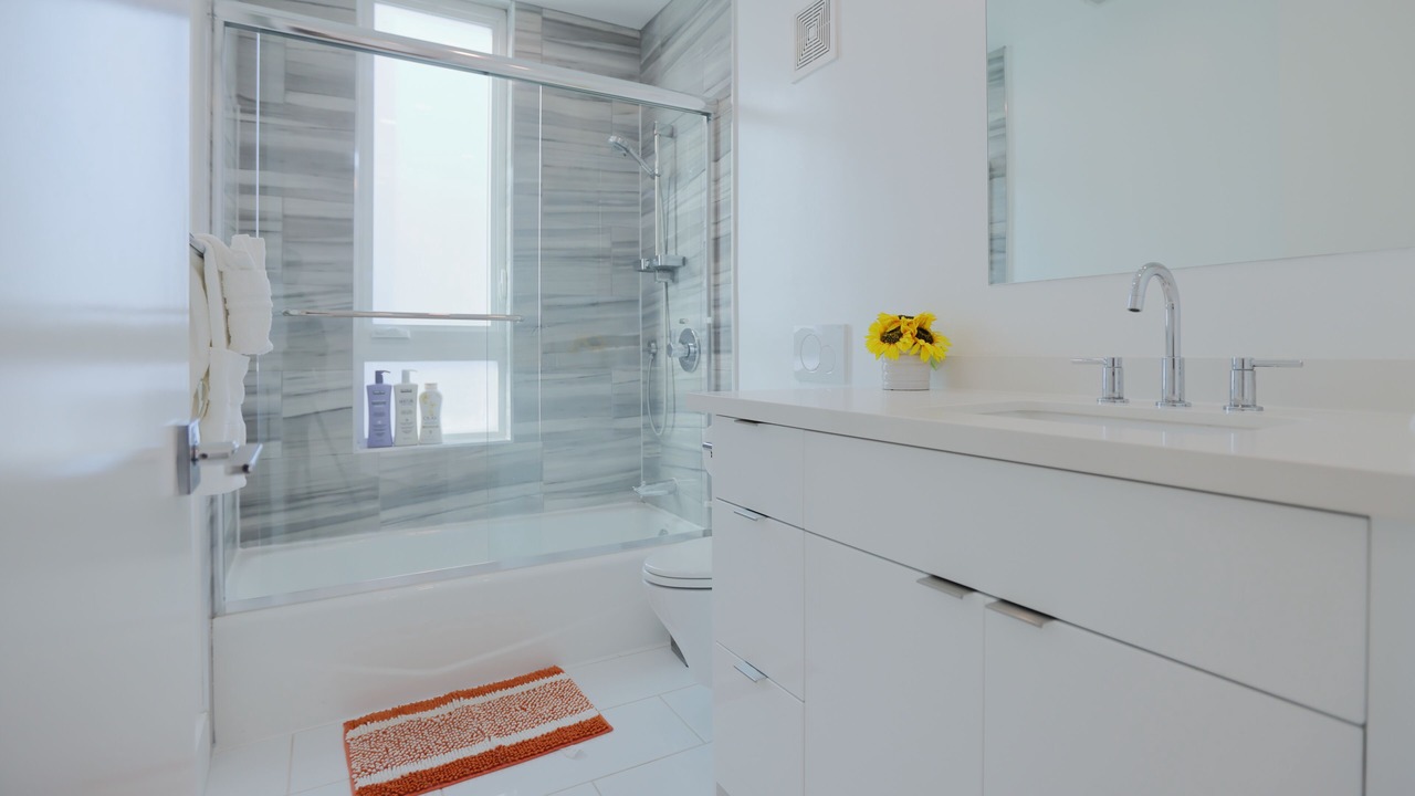 Photo of Bathroom in Harbor Gateway South