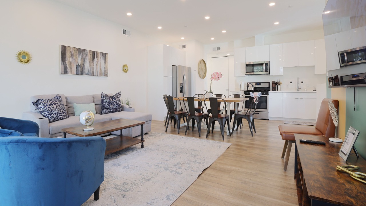 Photo of Livingroom in Harbor Gateway South