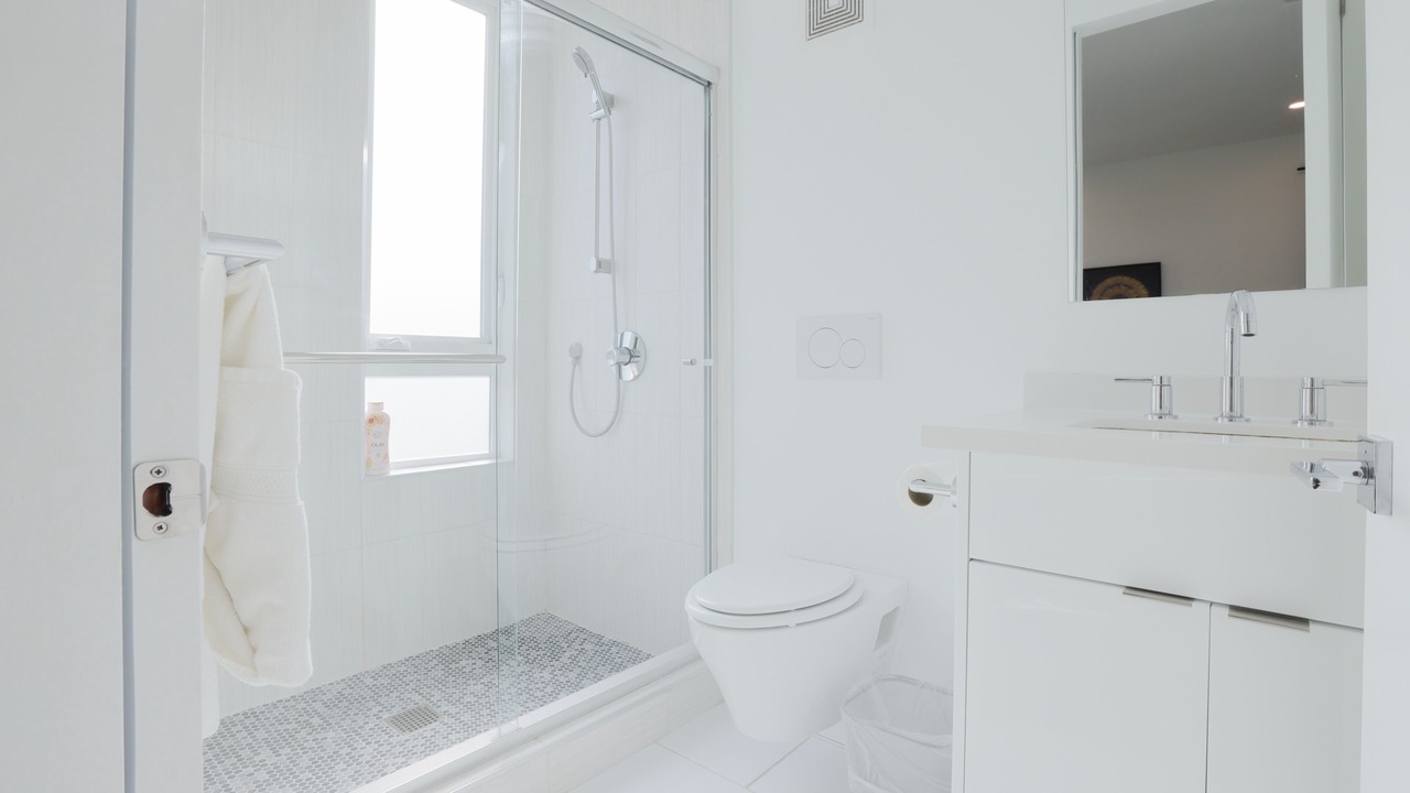 Photo of Bathroom in Harbor Gateway South