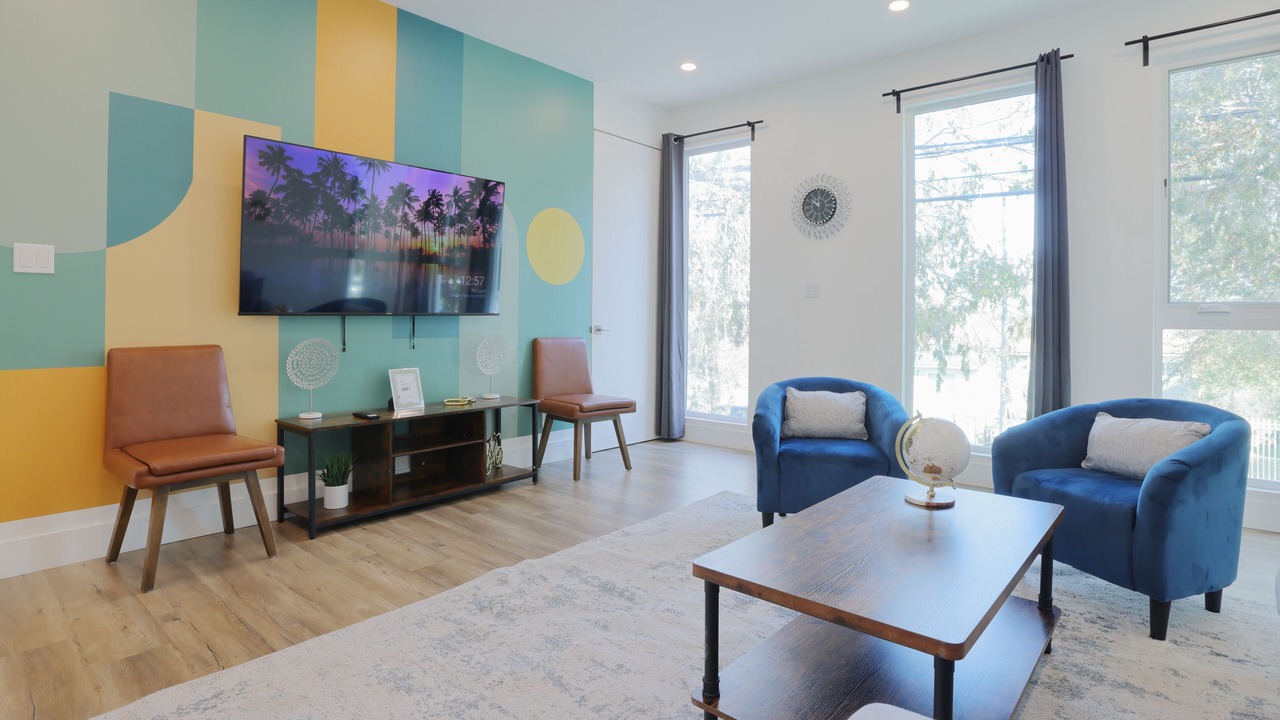 Photo of Livingroom in Harbor Gateway South