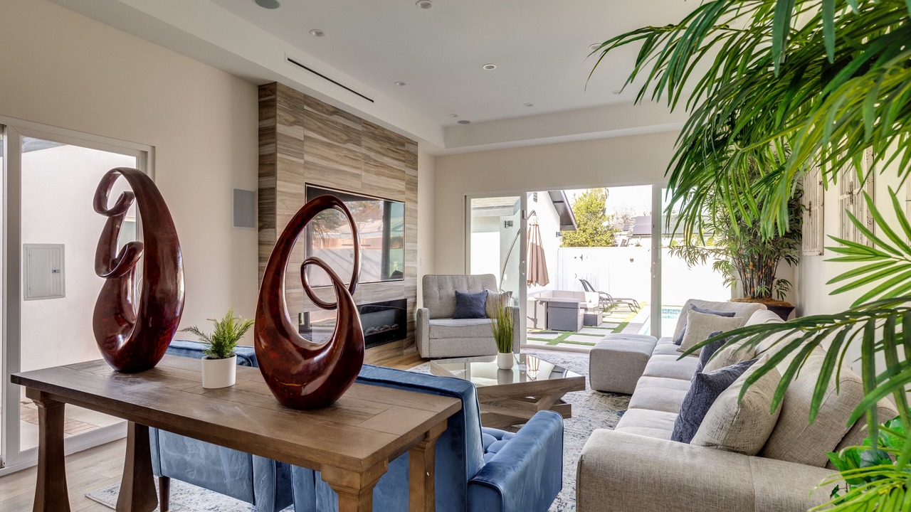 Photo of Livingroom in Valley Glen
