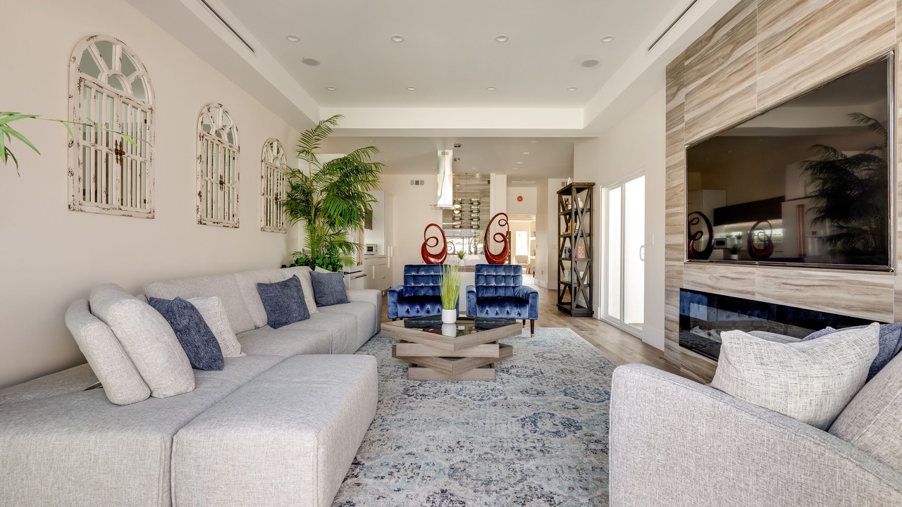 Photo of Livingroom in Valley Glen