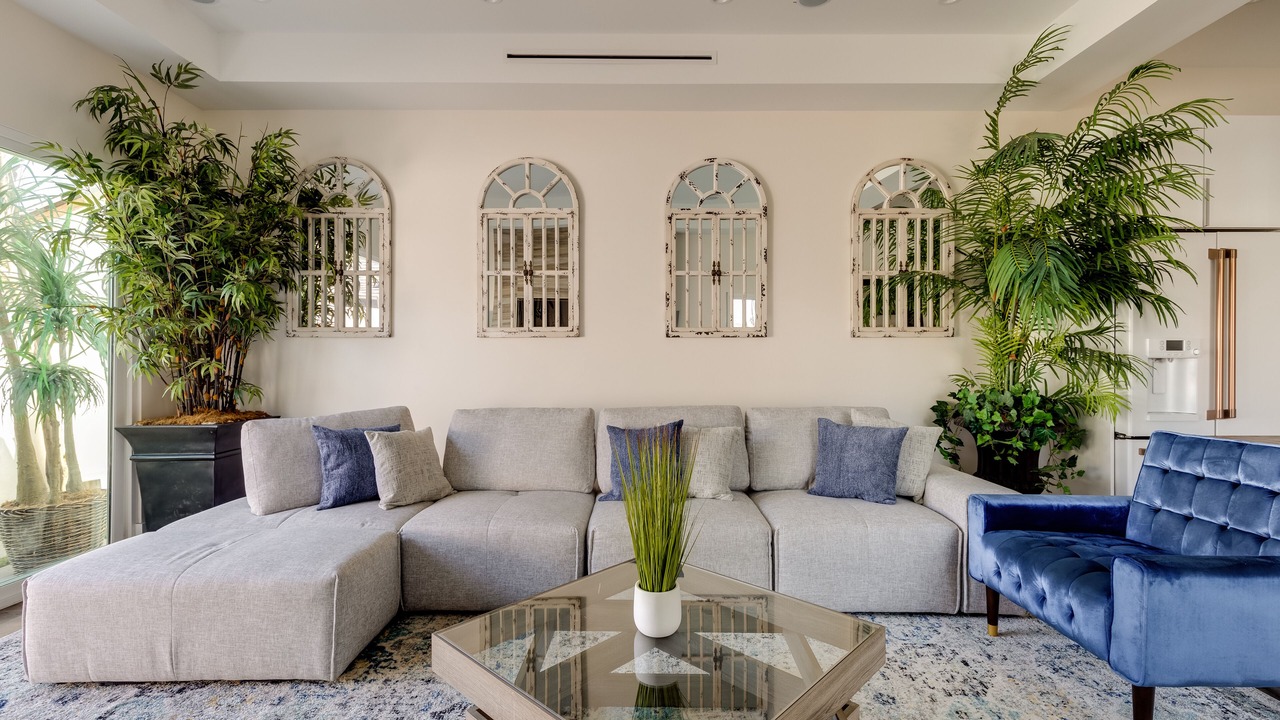Photo of Livingroom in Valley Glen