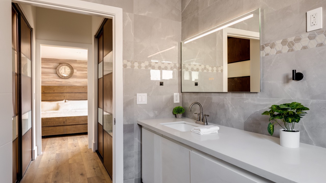 Photo of Bathroom in Valley Glen