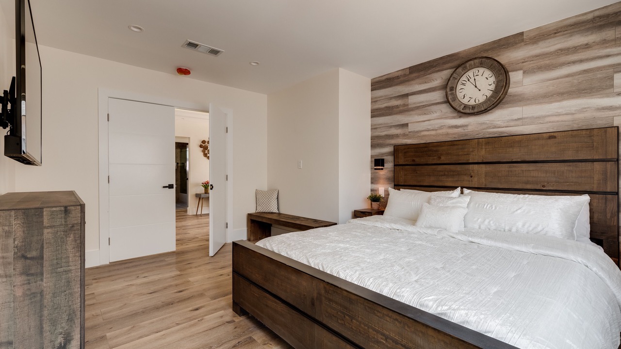 Photo of Bedroom in Valley Glen