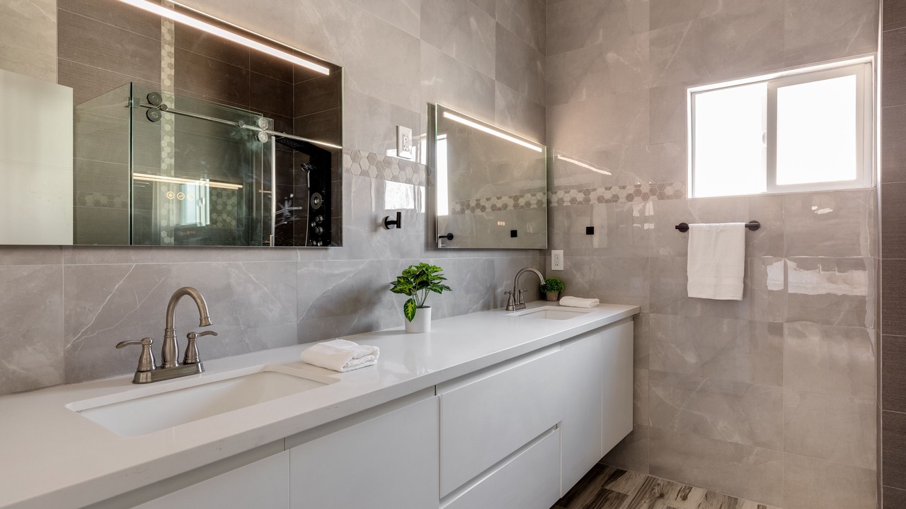 Photo of Bathroom in Valley Glen