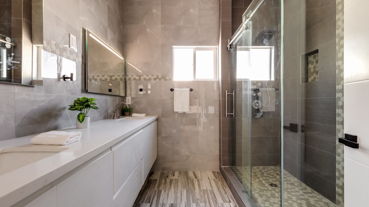 Photo of Bathroom in Valley Glen