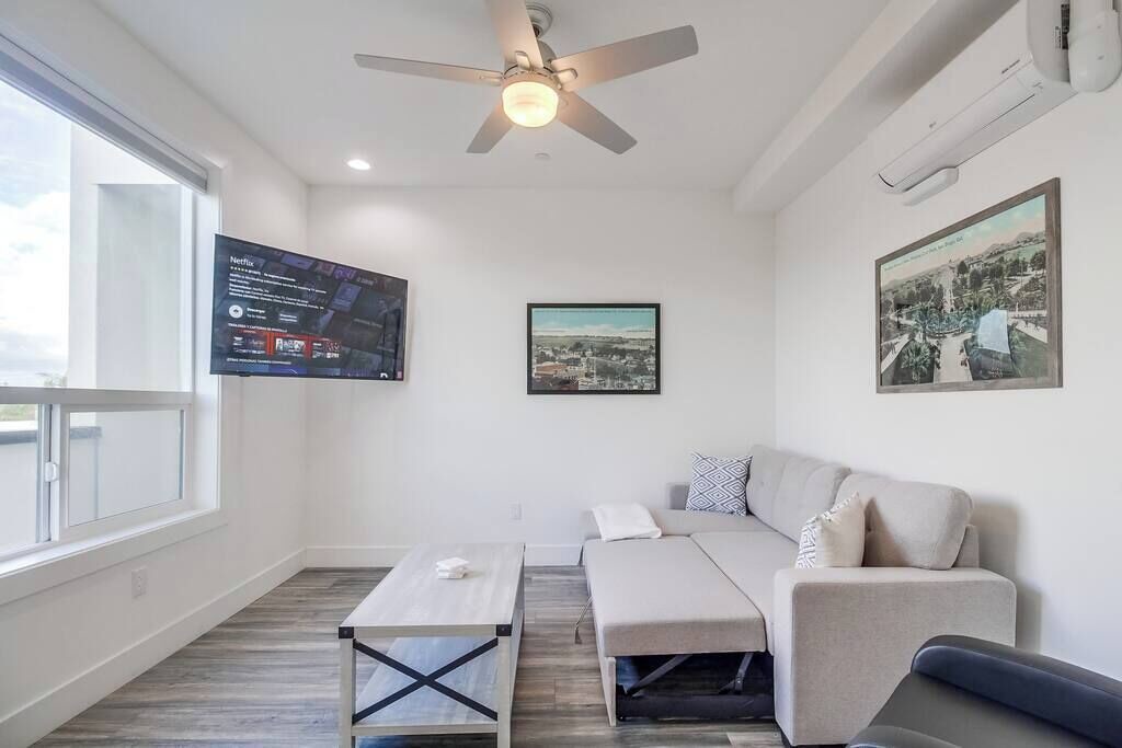 Photo of Livingroom in University Heights