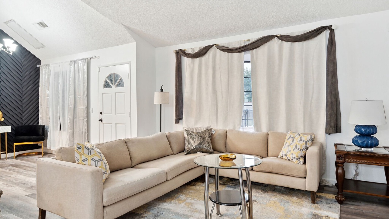 Photo of Livingroom in Palmdale