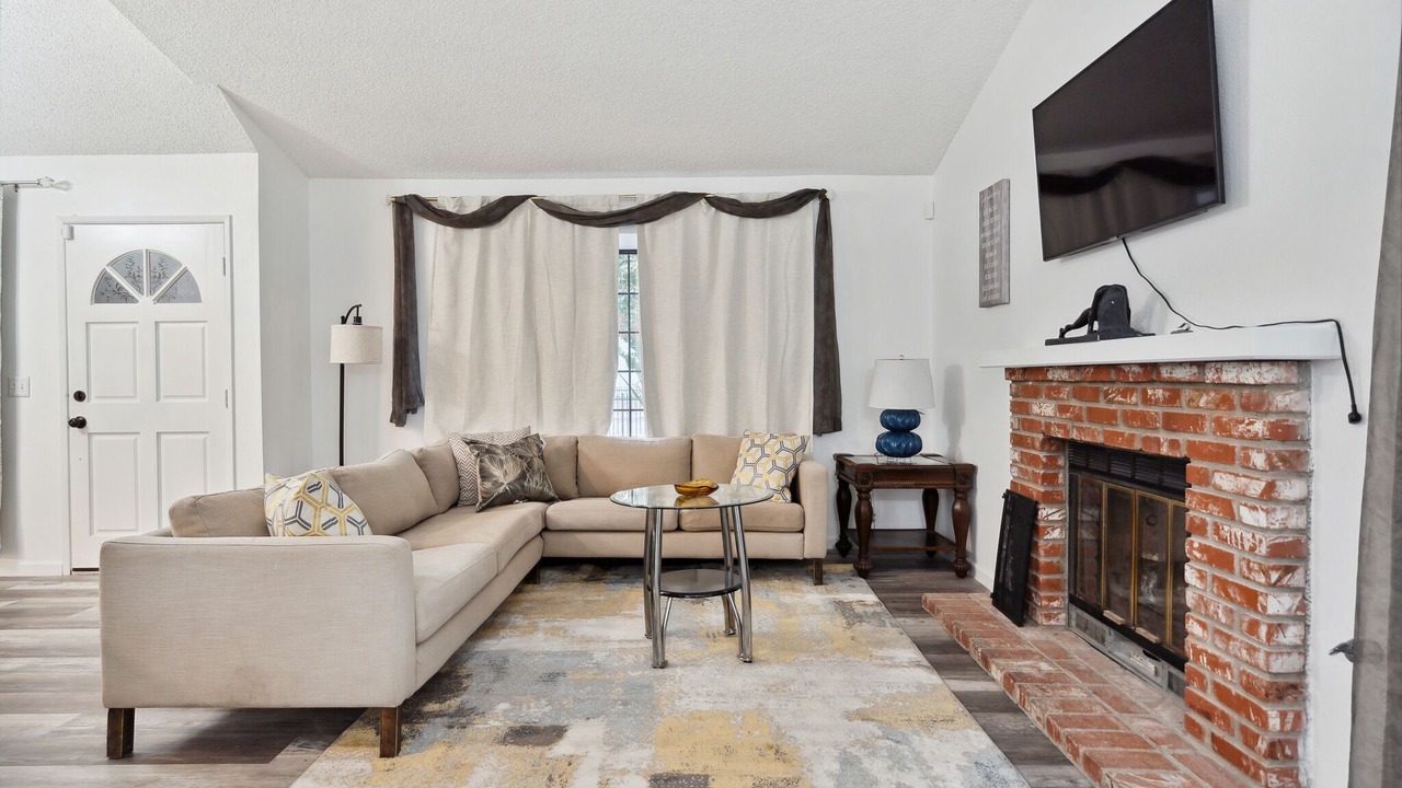 Photo of Livingroom in Palmdale