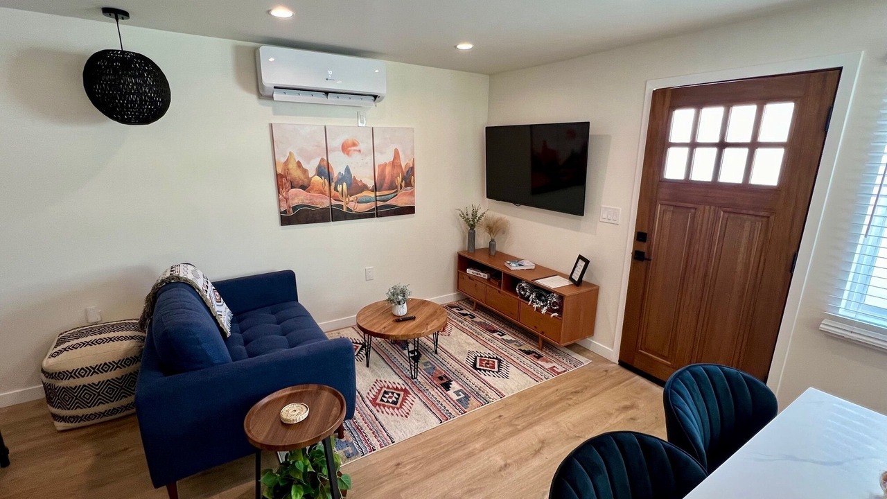 Photo of Livingroom in Valley Glen