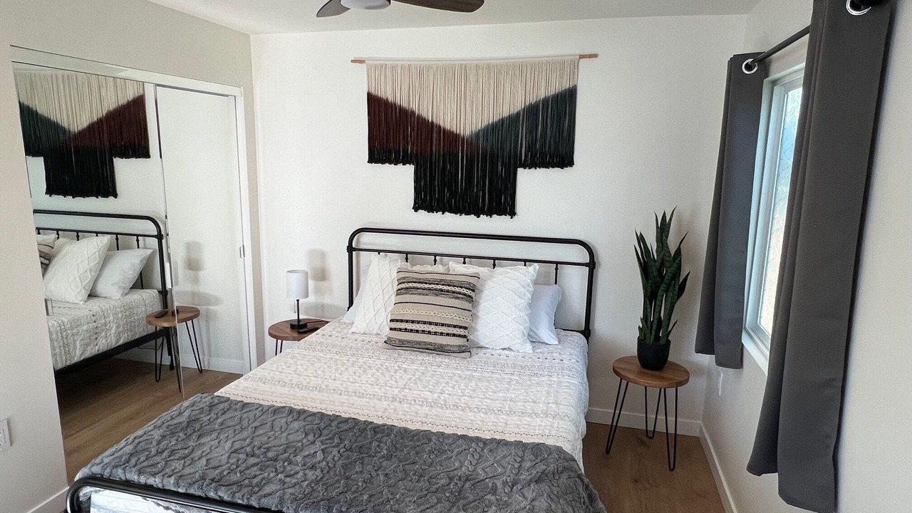 Photo of Bedroom in Valley Glen