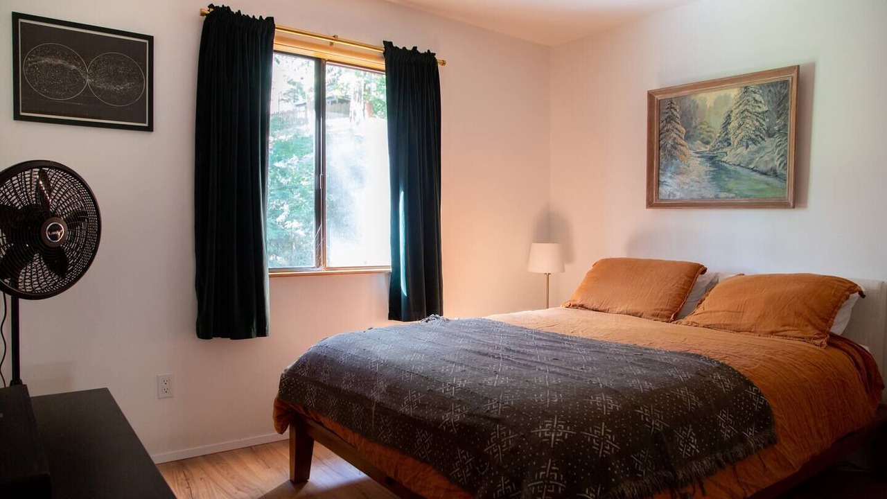 Photo of Bedroom in Cedarpines Park