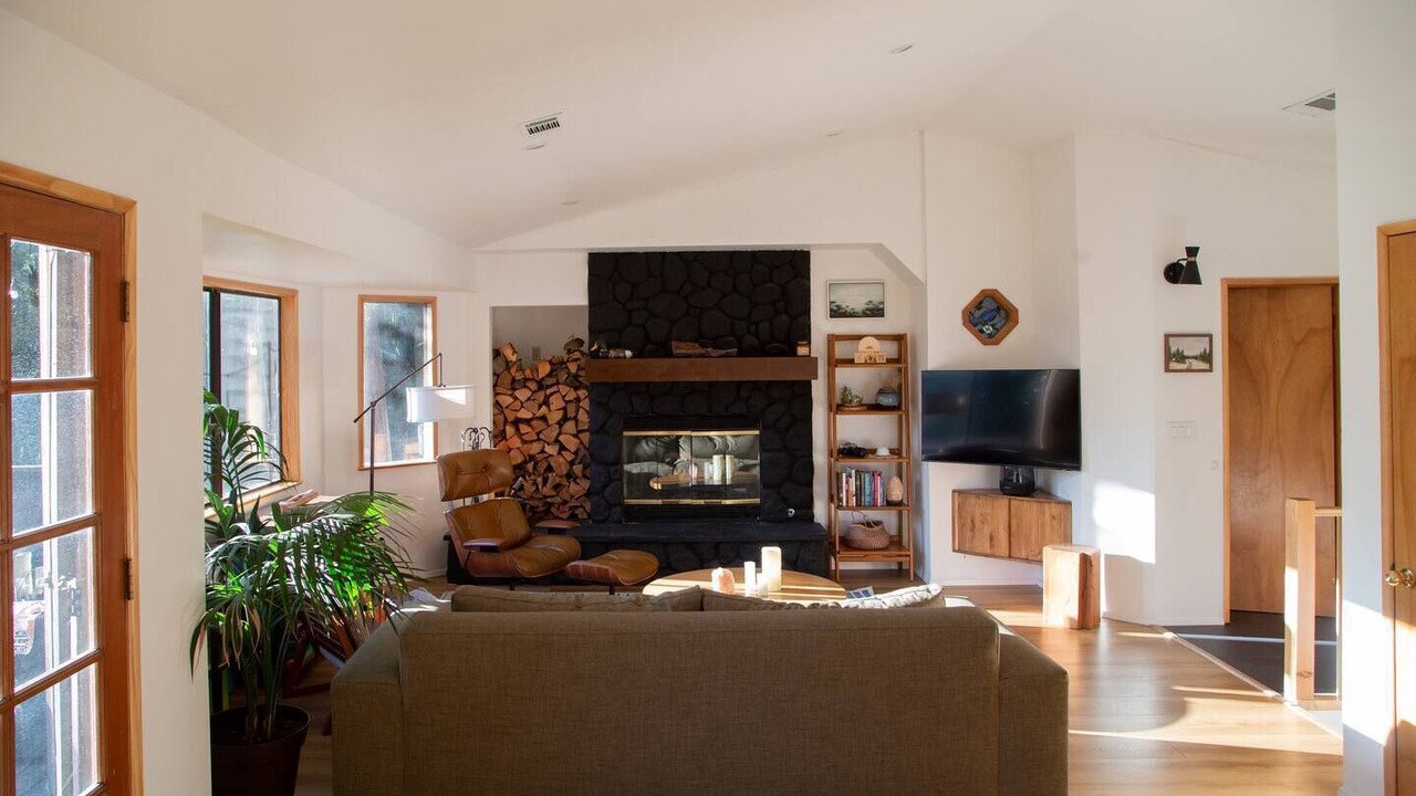Photo of Livingroom in Cedarpines Park