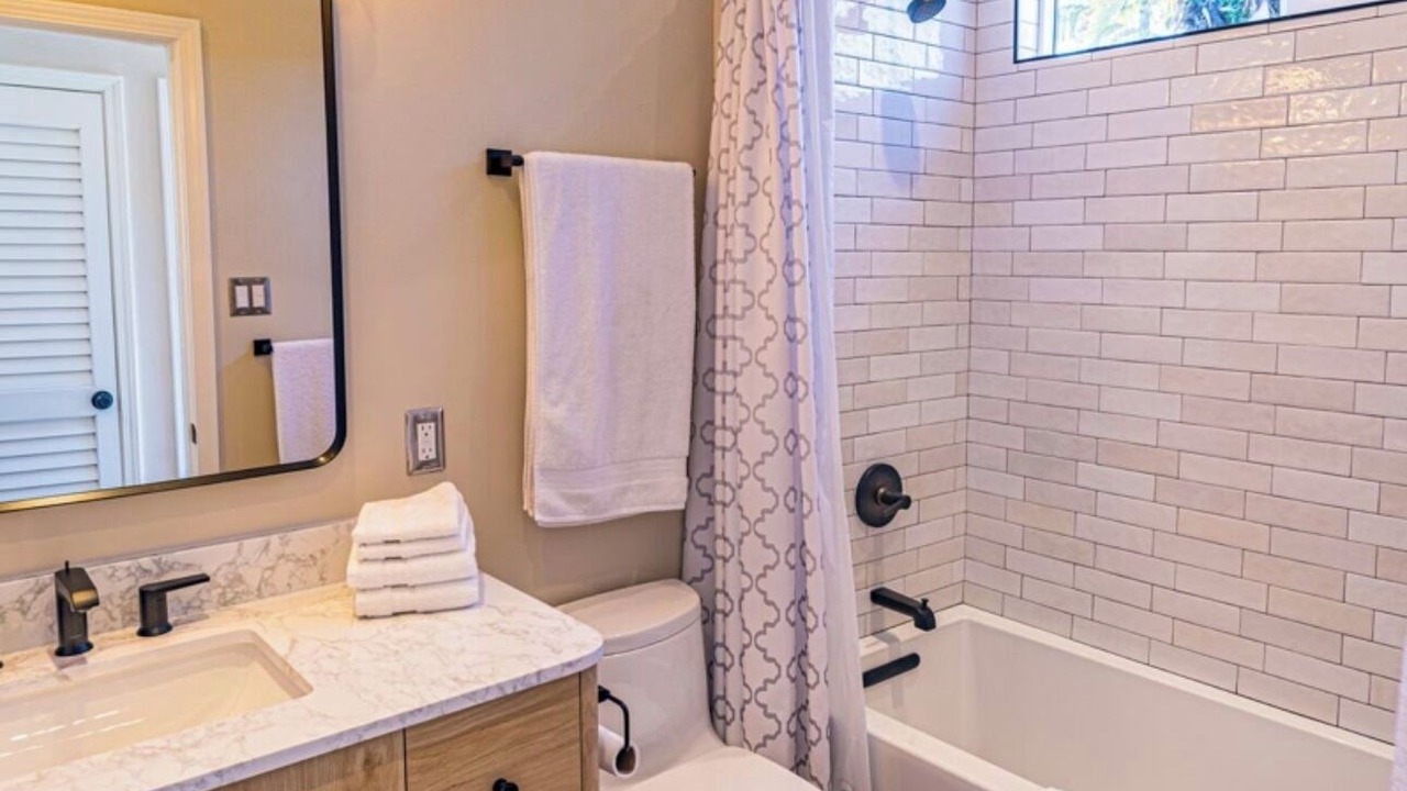 Photo of Bathroom in Harbor