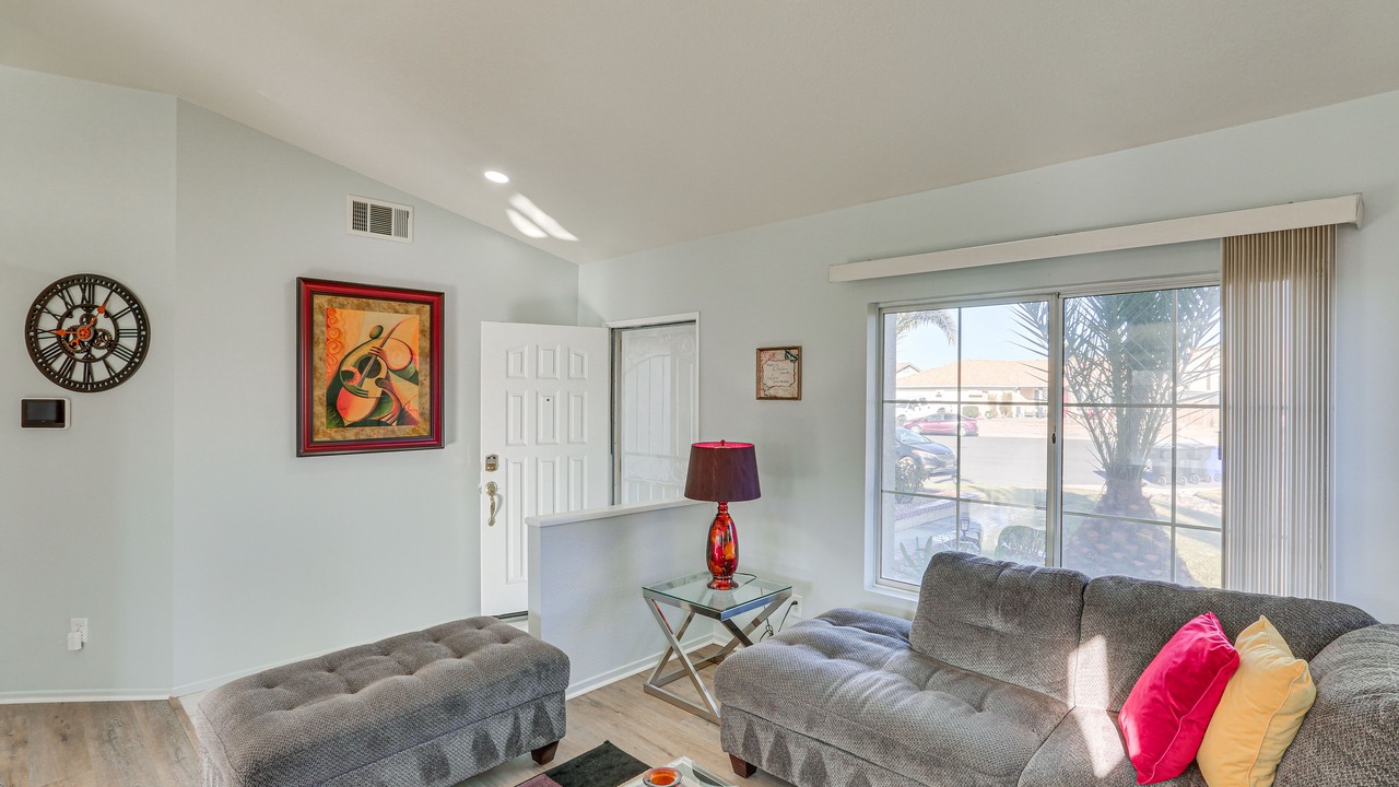 Photo of Livingroom in Victorville