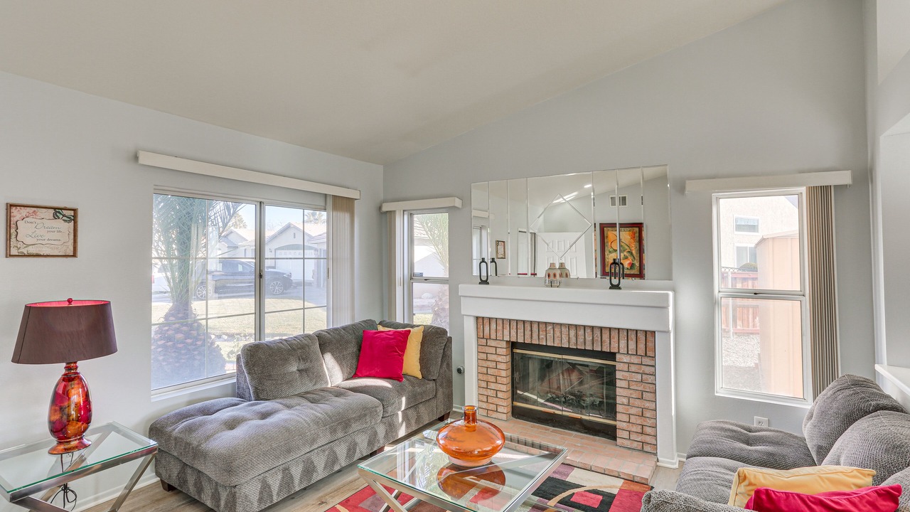 Photo of Livingroom in Victorville