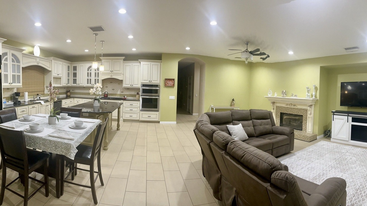 Photo of Livingroom in Corona