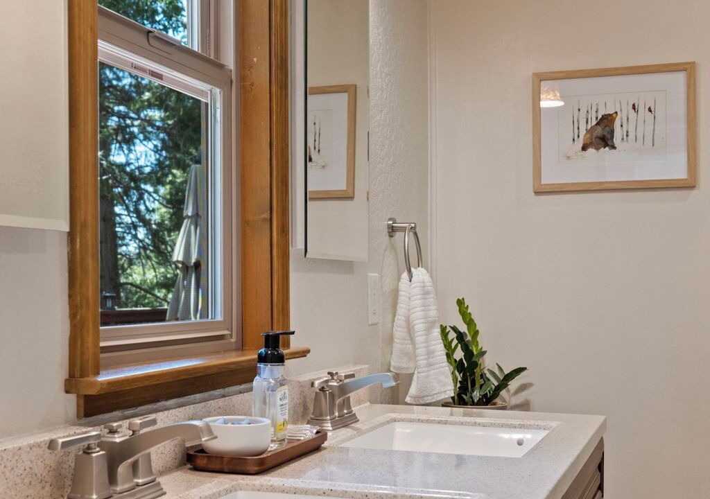 Photo of Bathroom in Strawberry