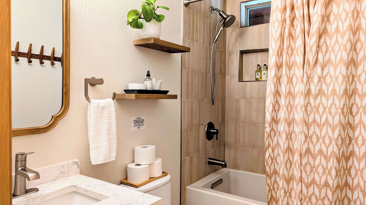 Photo of Bathroom in Strawberry