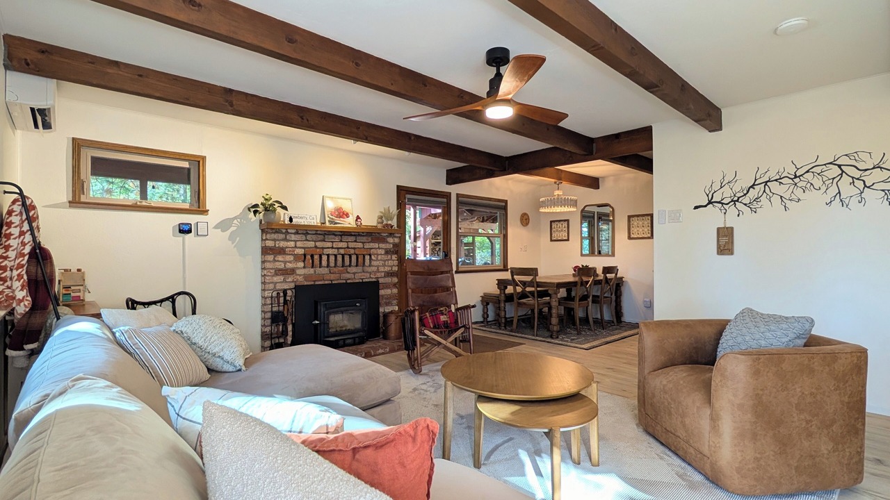 Photo of Livingroom in Strawberry