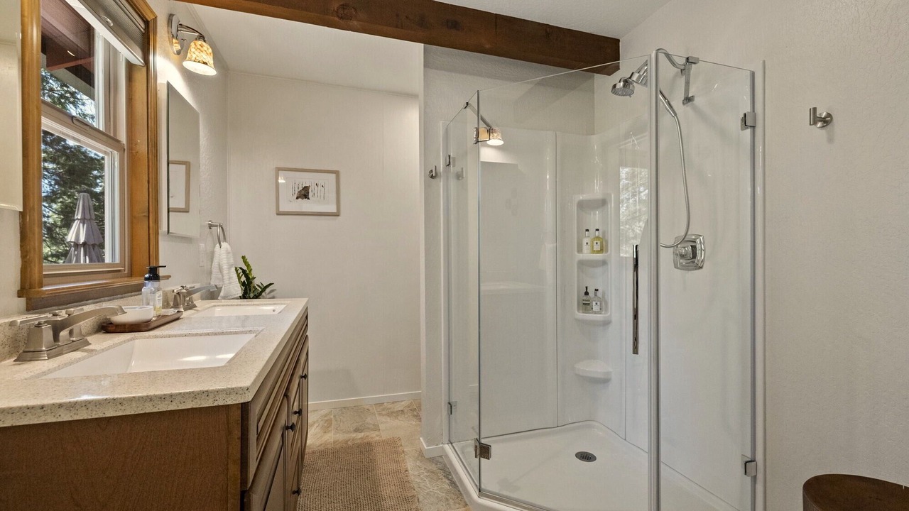 Photo of Bathroom in Strawberry