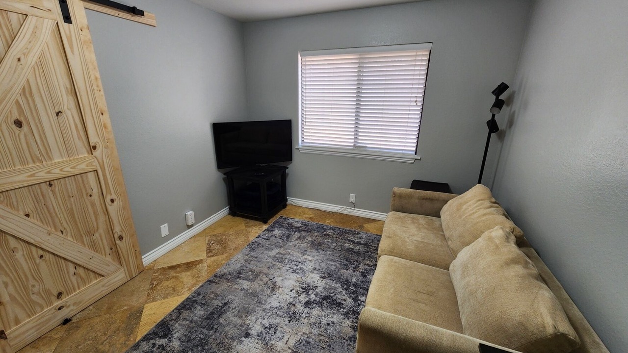 Photo of Livingroom in Victorville