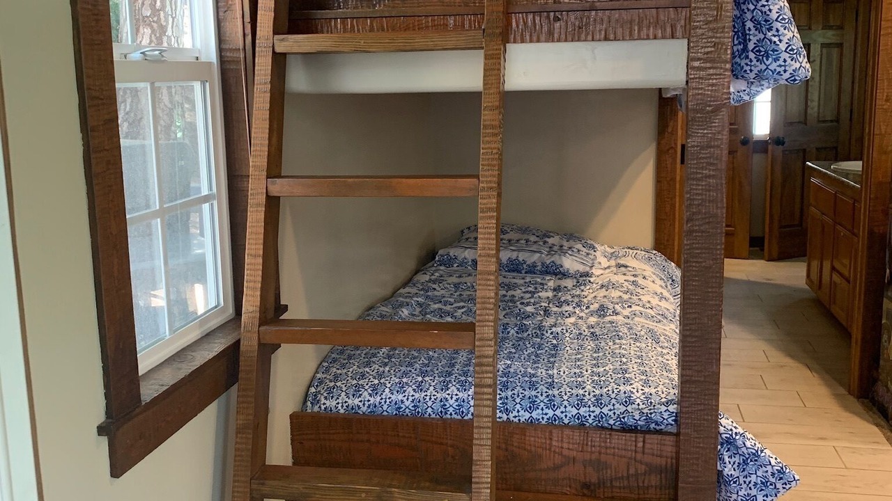 Photo of Bedroom in Crestline