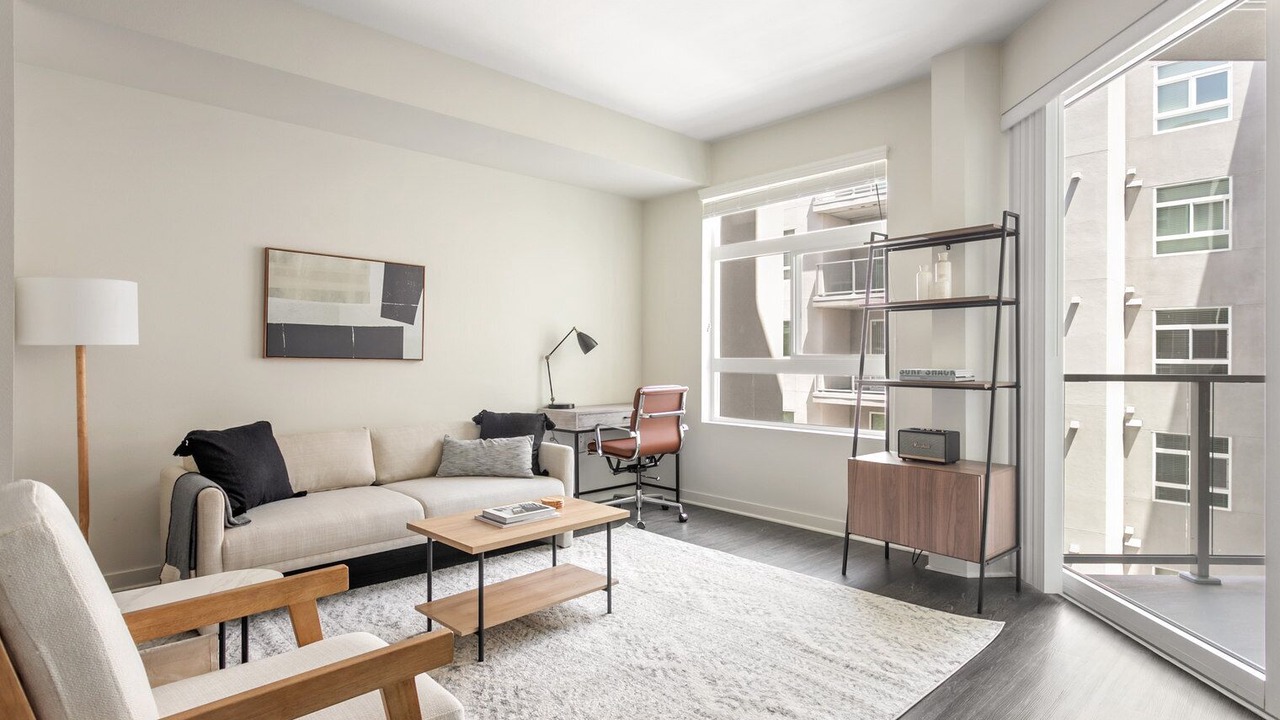Photo of Livingroom in Warner Center