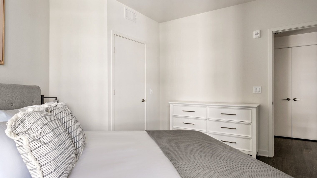 Photo of Bedroom in Warner Center