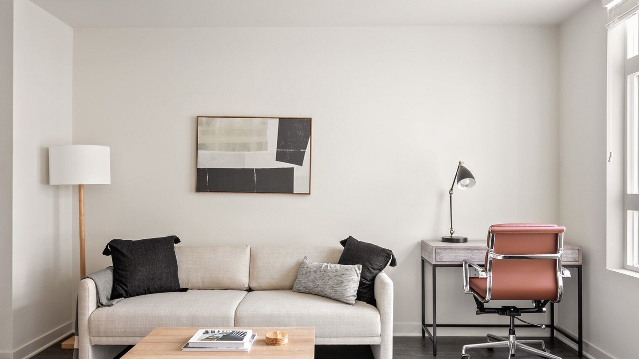 Photo of Livingroom in Warner Center