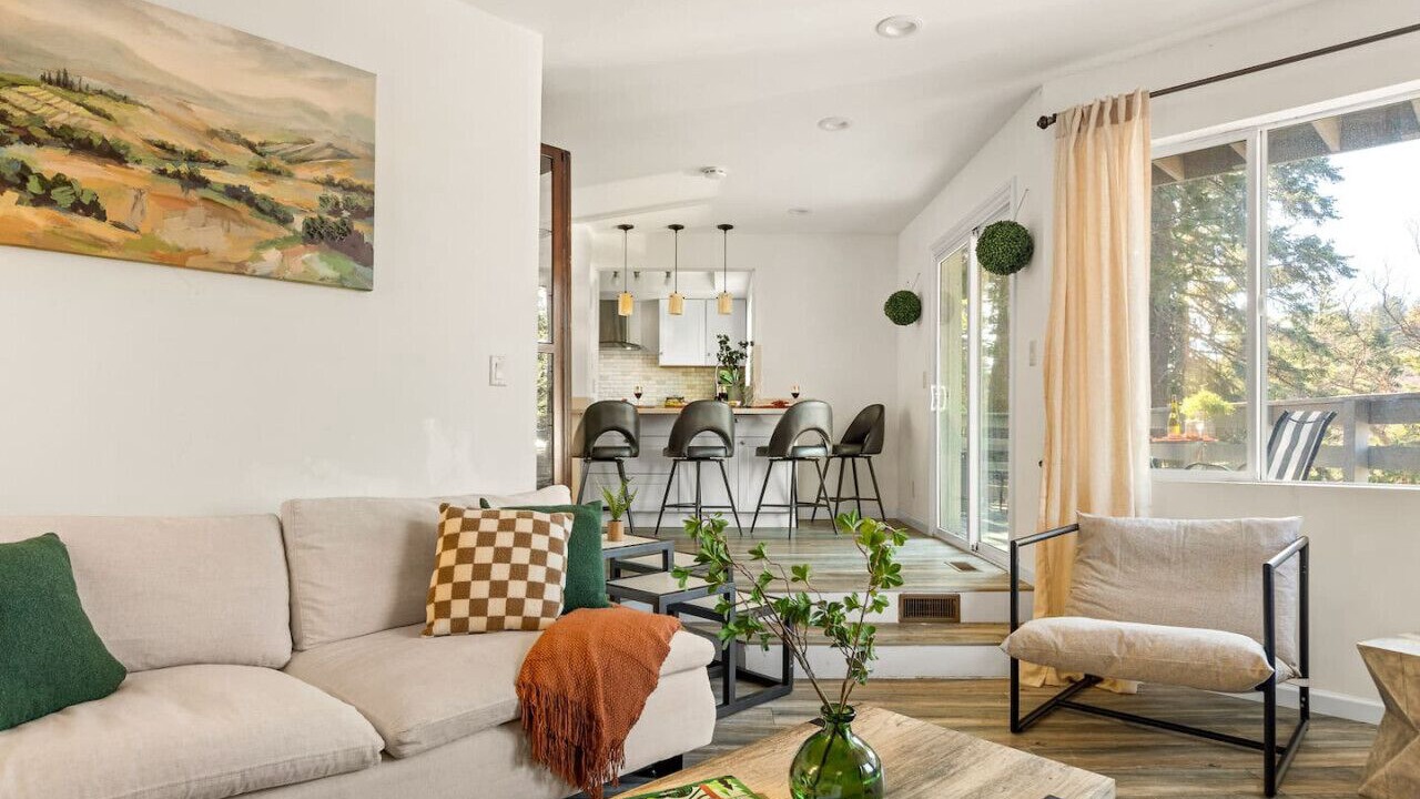 Photo of Livingroom in Arrowhead Villas