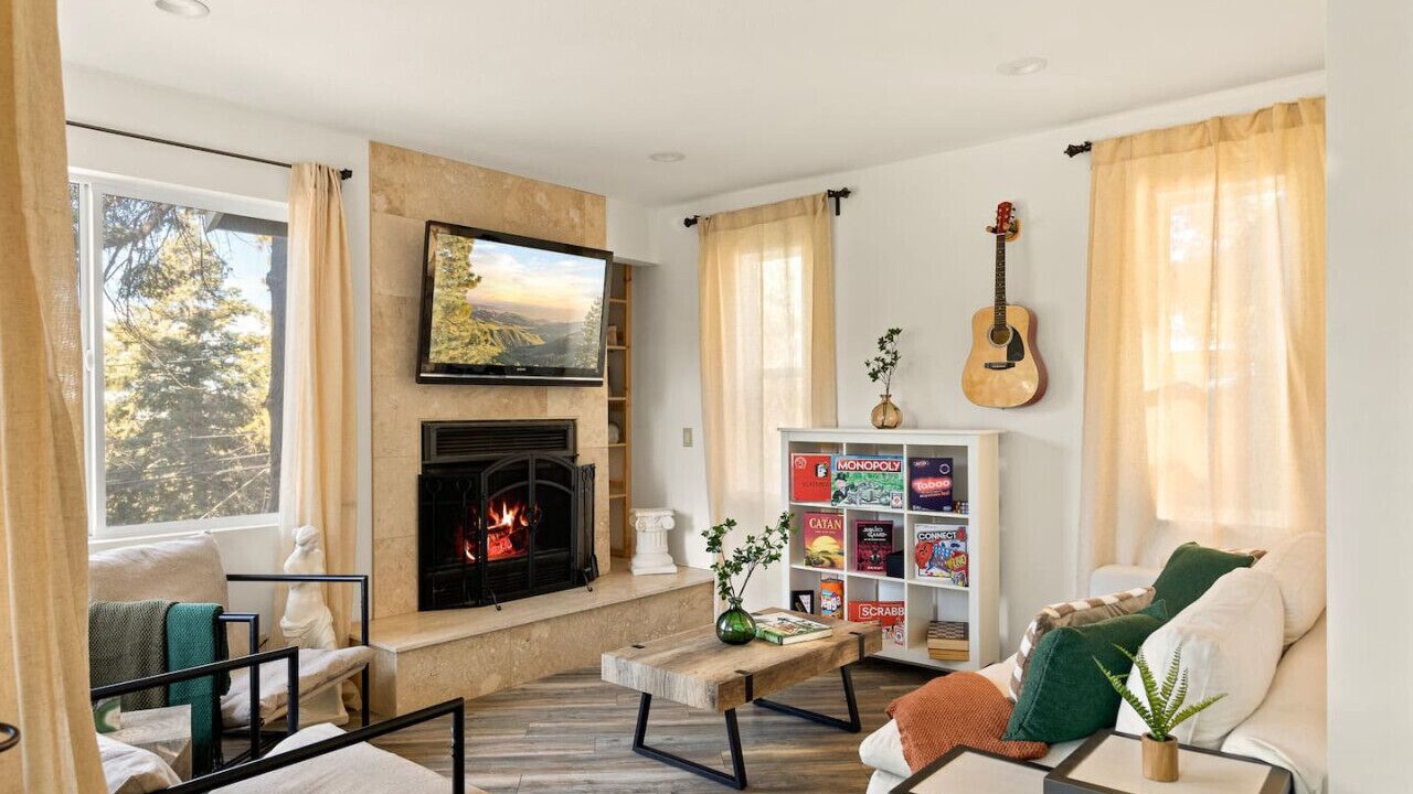 Photo of Livingroom in Arrowhead Villas