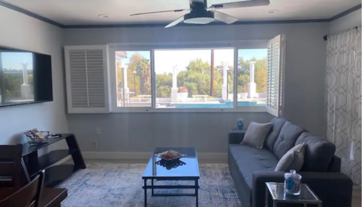 Photo of Livingroom in Fullerton