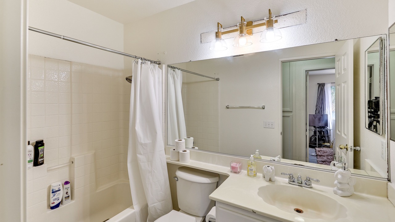 Photo of Bathroom in Lake Elsinore
