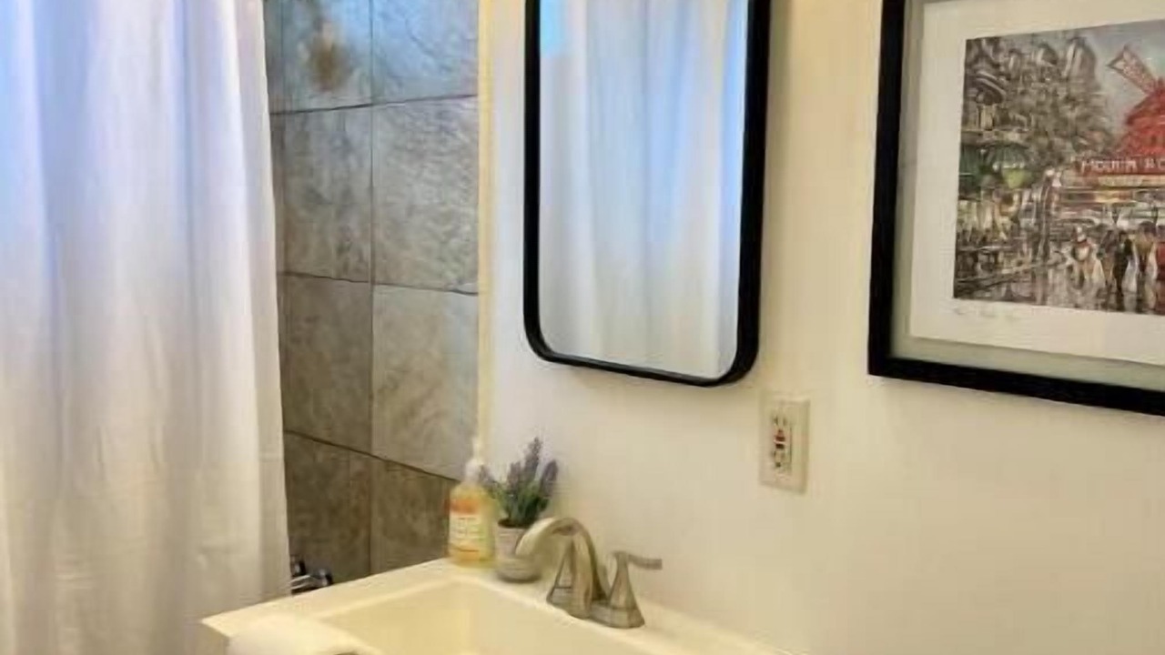Photo of Bathroom in Lawndale