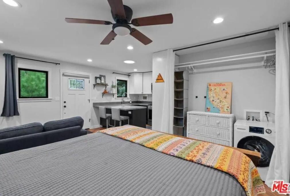 Photo of Bedroom in Lake Balboa